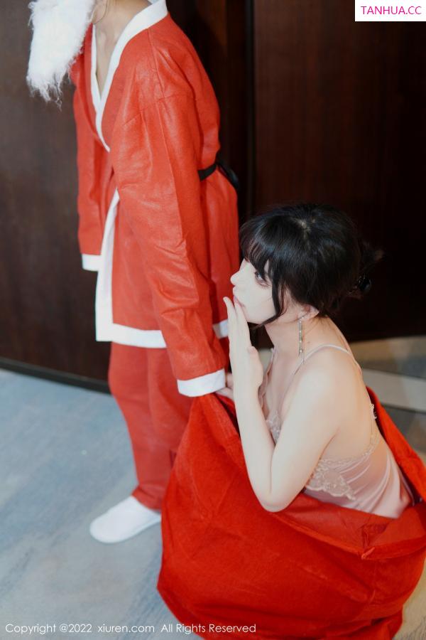   [XiuRen]高清写真图 2022.12.21 No.6022 桃桃子_ 新人美腿第2张图片